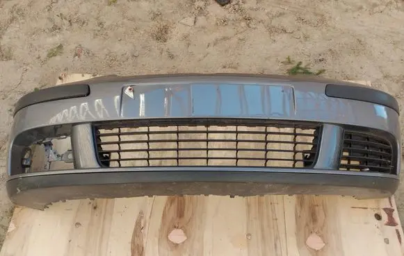 Volkswagen Golf V Front bumper 