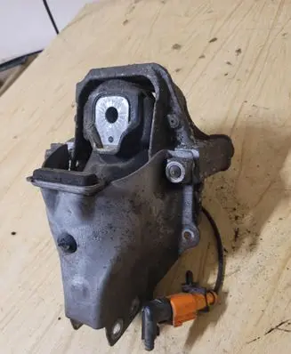 Audi Q5 SQ5 Engine mount bracket 8K0399059