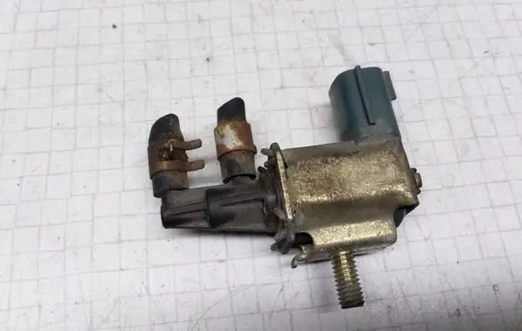 Toyota Corolla E120 E130 Turbo solenoid valve K5T48084