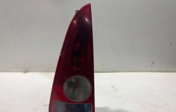 Renault Espace IV Rear/tail lights 8200027153