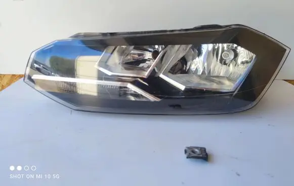 Volkswagen Polo VI Headlight/headlamp