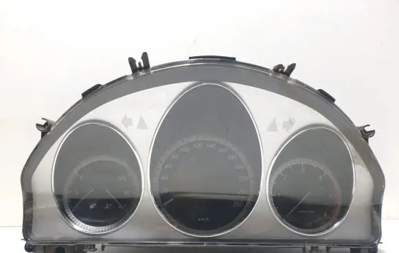 Mercedes-Benz GLK (X204) Speedometer (instrument cluster) A2049005107