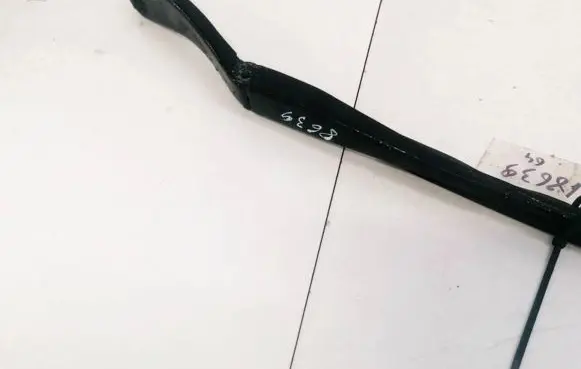 Volvo V50 Front wiper blade arm