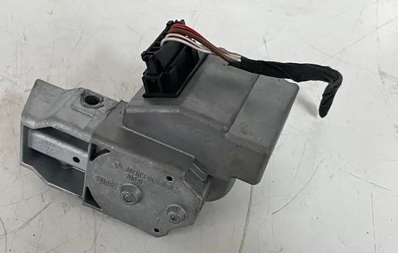 Mercedes-Benz E W210 Steering wheel lock 0401101