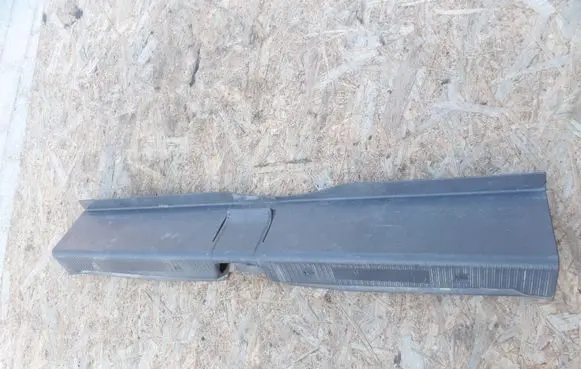 Trunk/boot sill cover protection