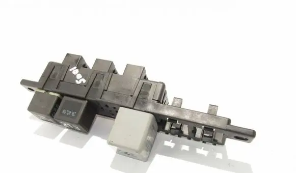 Volkswagen PASSAT B5 Fuse module 8L0941822A