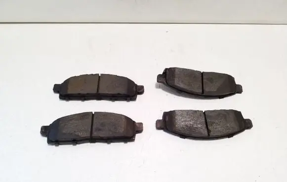 Mitsubishi L200 Brake pads (front) 