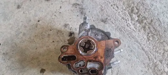 Volkswagen PASSAT B6 Vacuum pump 03G145209