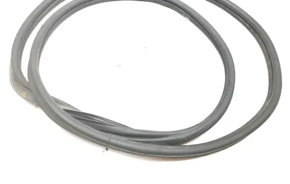 Trunk rubber seal (body)