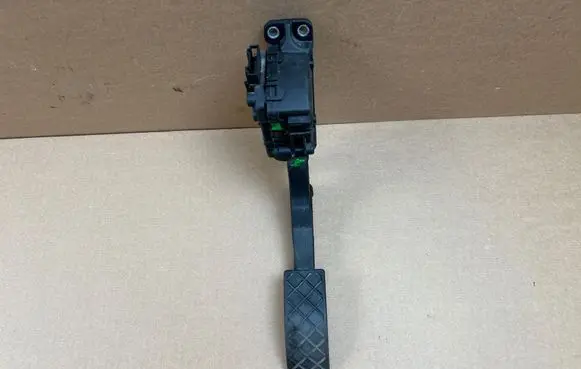 Volkswagen Amarok Accelerator throttle pedal 6Q1723503P