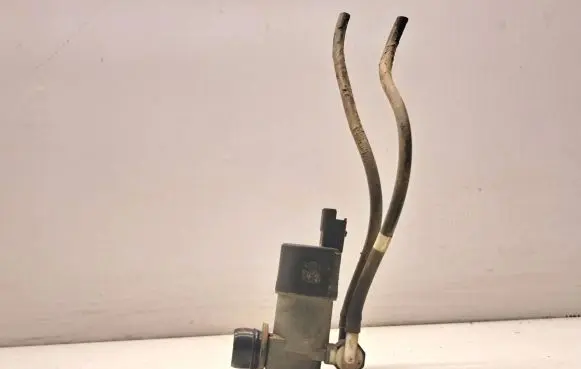 Nissan Qashqai Windscreen/windshield washer pump 194414 246091 681155