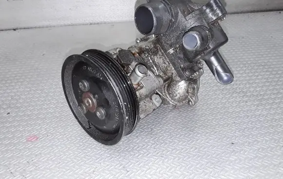 BMW 3 E46 Power steering pump 6756611