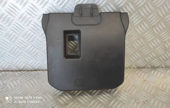 Ford Focus Battery box tray cover/lid AM5110A659AD