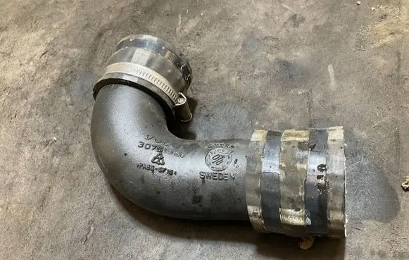 Volvo XC70 Intercooler hose/pipe 30751920 PA66GF15