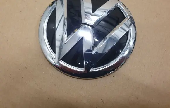 Volkswagen Tiguan Manufacturers badge/model letters 5NA853630