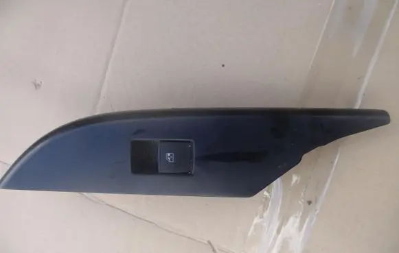 Toyota Hilux VIII Electric window control switch 74272-0K400