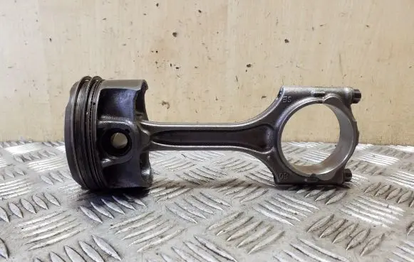 Volvo XC90 Piston with connecting rod 31460828