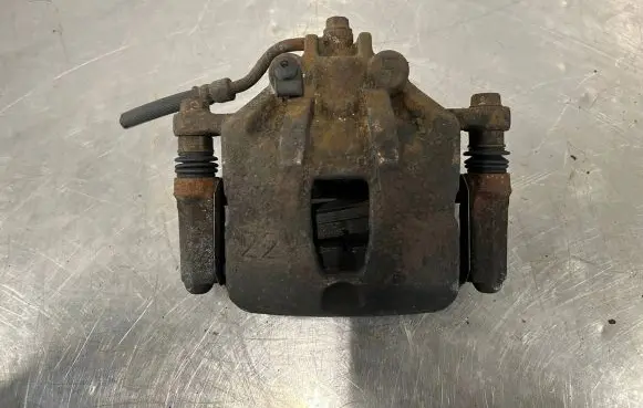 Hyundai i20 (PB PBT) Front brake caliper