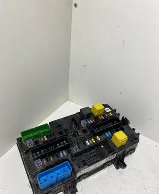 Opel Zafira B Fuse box set 13220829