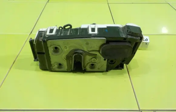 Mercedes-Benz Sprinter W906 Front door lock A9067400935