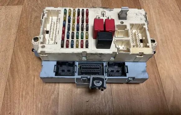 Alfa Romeo 147 Fuse box set 51711426 501208500100 NPL93701