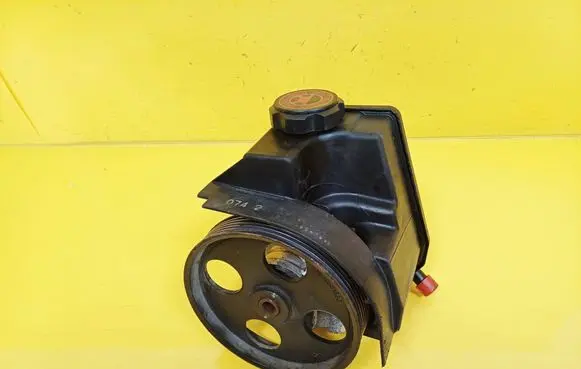 Peugeot 206 Power steering pump 