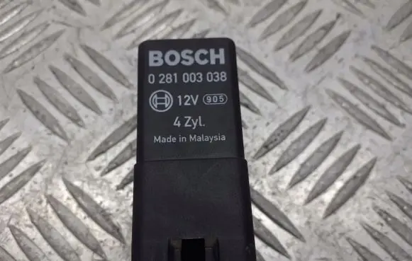Skoda Octavia Mk2 (1Z) Window wiper relay 0281003038