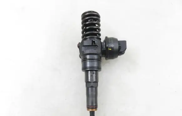 Volkswagen Touran I Fuel injector 0414720215 038130073AG