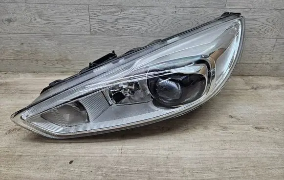 Ford Focus Headlight/headlamp F1EB13D155AD