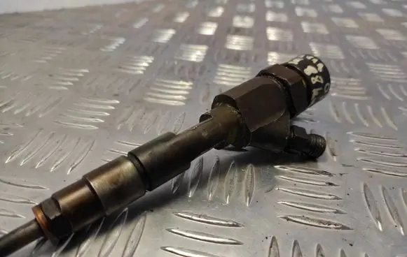 Renault Laguna II Fuel injector 7700111014