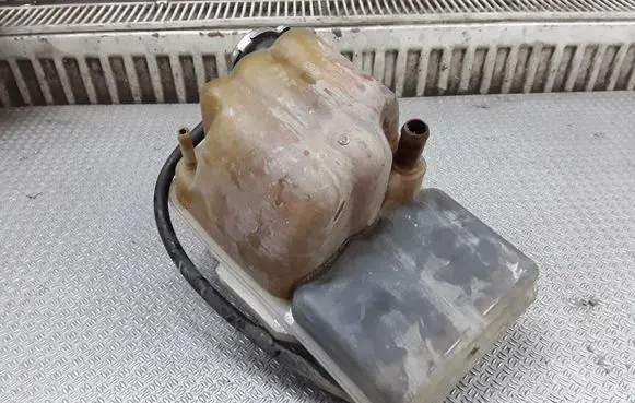 Chrysler Pacifica Coolant expansion tank/reservoir
