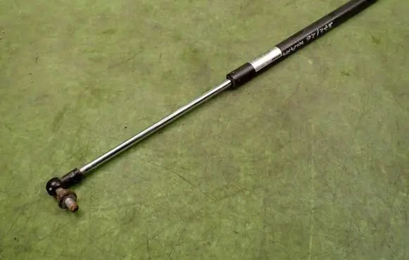 Suzuki Grand Vitara II Shock absorber/damper mounting bracket
