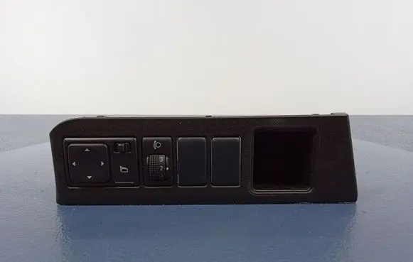 Nissan Note (E11) Mirror heating switch 684859U100