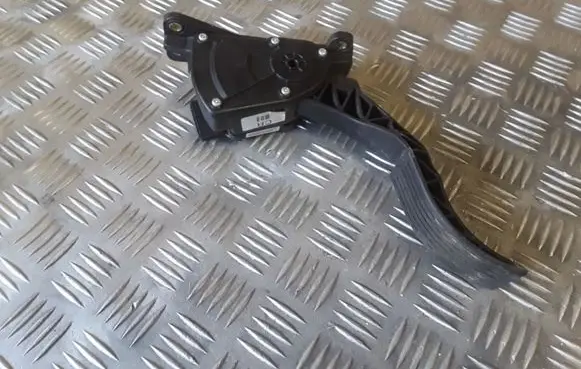 Hyundai Santa Fe Accelerator throttle pedal 327262B900