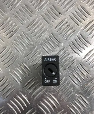 Passenger airbag on/off switch