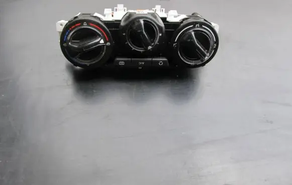 Peugeot 208 Climate control unit 96722483ZD T1013332G E1063173