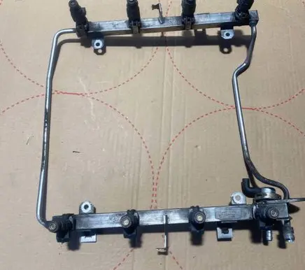 Audi A8 S8 D2 4D Fuel injector 077133681L 021682 AAF131099