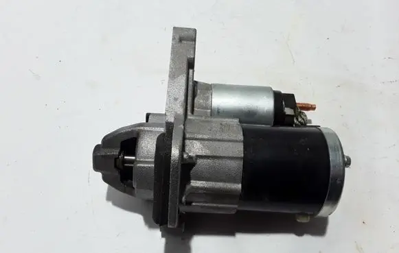 Renault Captur Starter motor 233000557R