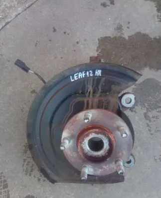 Nissan Leaf I (ZE0) Front wheel hub