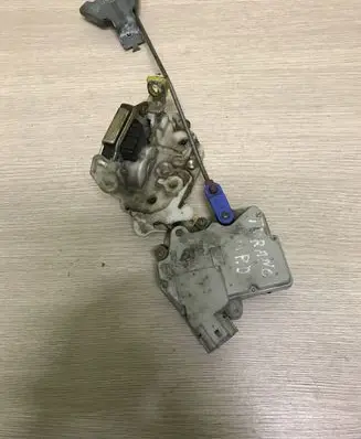 Nissan Terrano Front door lock