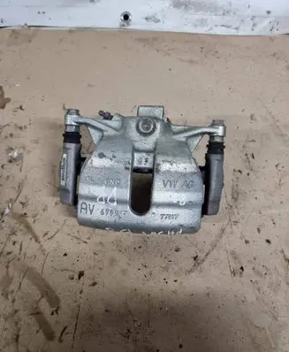Volkswagen PASSAT B8 Front brake caliper 5Q0106D0