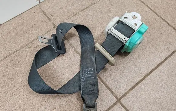 Nissan Note (E11) Rear seatbelt 888459U05A