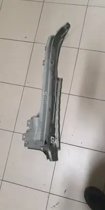 Audi Q7 4L Fender mounting bracket 4L0805158A