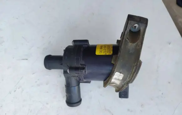 Audi Q7 4L Electric auxiliary coolant/water pump 7L0965561L