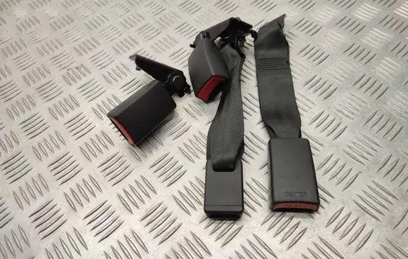 Hyundai i40 Rear seatbelt buckle 