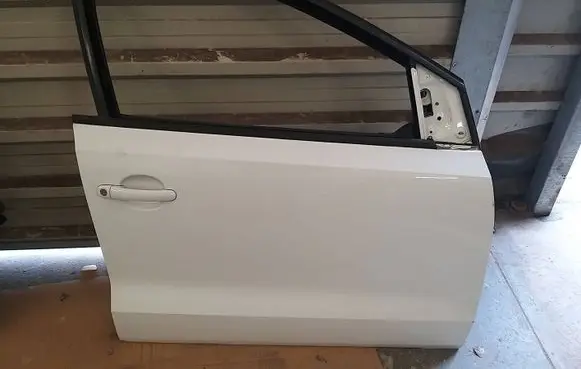Volkswagen Polo V 6R Front door NNI14701