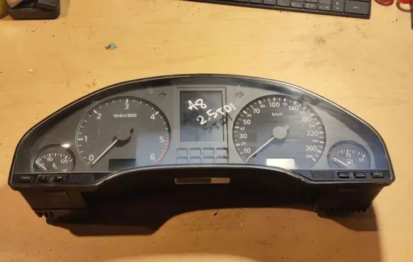 Audi A8 S8 D2 4D Speedometer (instrument cluster) 4D0919033AE