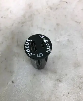 Ford Focus USB socket connector Mu5t19j211ca