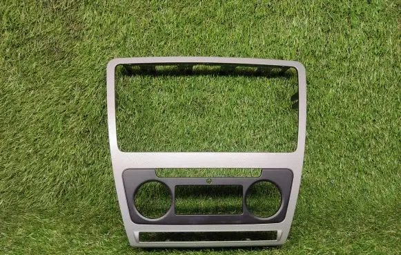 Skoda Octavia Mk2 (1Z) Radio/GPS head unit trim 1Z0858069AA