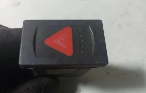 Volkswagen PASSAT B5.5 Hazard light switch 3B0953235B